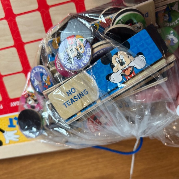 Melissa & Doug x Disney My Magnetic Responsibility Chart - Picture 3 of 6